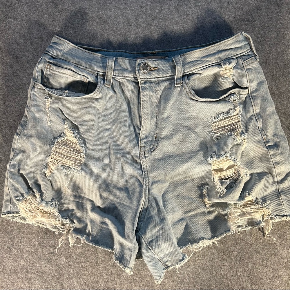 Women’s SO Super High Rise, 90s Boyfriend short, size 30 (11). Distressed
